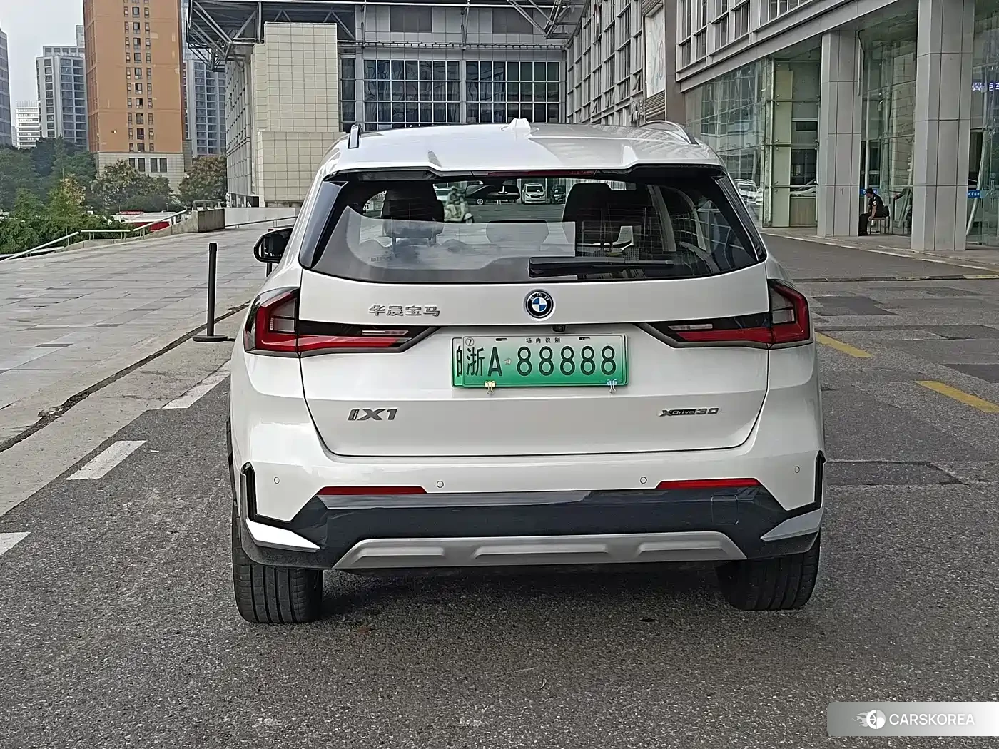 BMW iX1 2023 Белый из Китая, фото 2