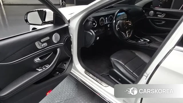 Mercedes-Benz E-Class W213 2019 Белый из Кореи, фото 2