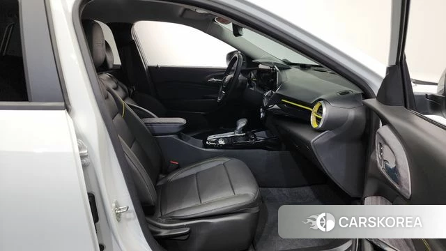 Chevrolet (GM Daewoo) Trax Crossover 2023 Белый из Кореи, фото 2