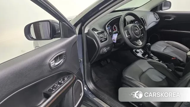 Jeep Compass 2nd Generation 2018 Серый из Кореи, фото 2