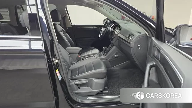 Volkswagen Tiguan second Generation 2020 Черный из Кореи, фото 2