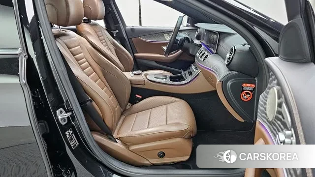 Mercedes-Benz E-Class W213 2023 Черный из Кореи, фото 2