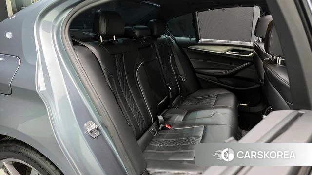 BMW 5 Series (G30) 2019 Серебристо-серый из Кореи, фото 2