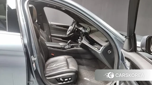 BMW 5 Series (G30) 2019 Серый из Кореи, фото 2