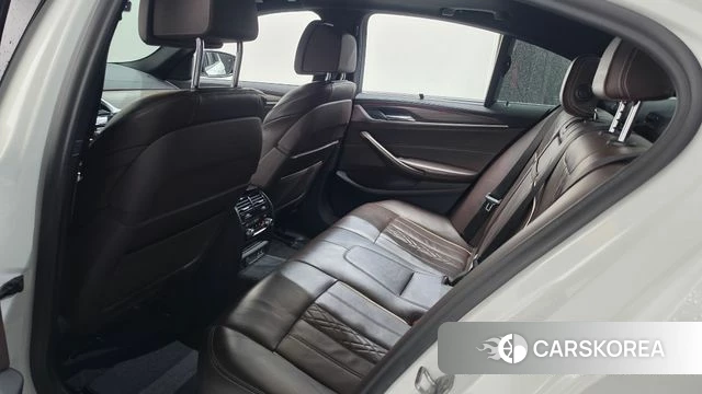 BMW 5 Series (G30) 2020 Белый из Кореи, фото 2