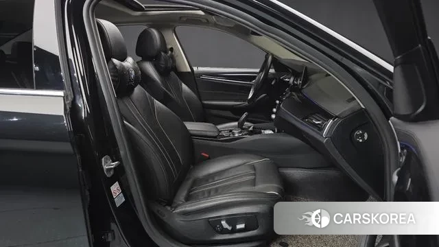 BMW 5 Series (G30) 2018 Черный из Кореи, фото 2