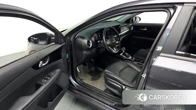 Kia The New K3 2nd generation 2023 Серый из Кореи, фото 2