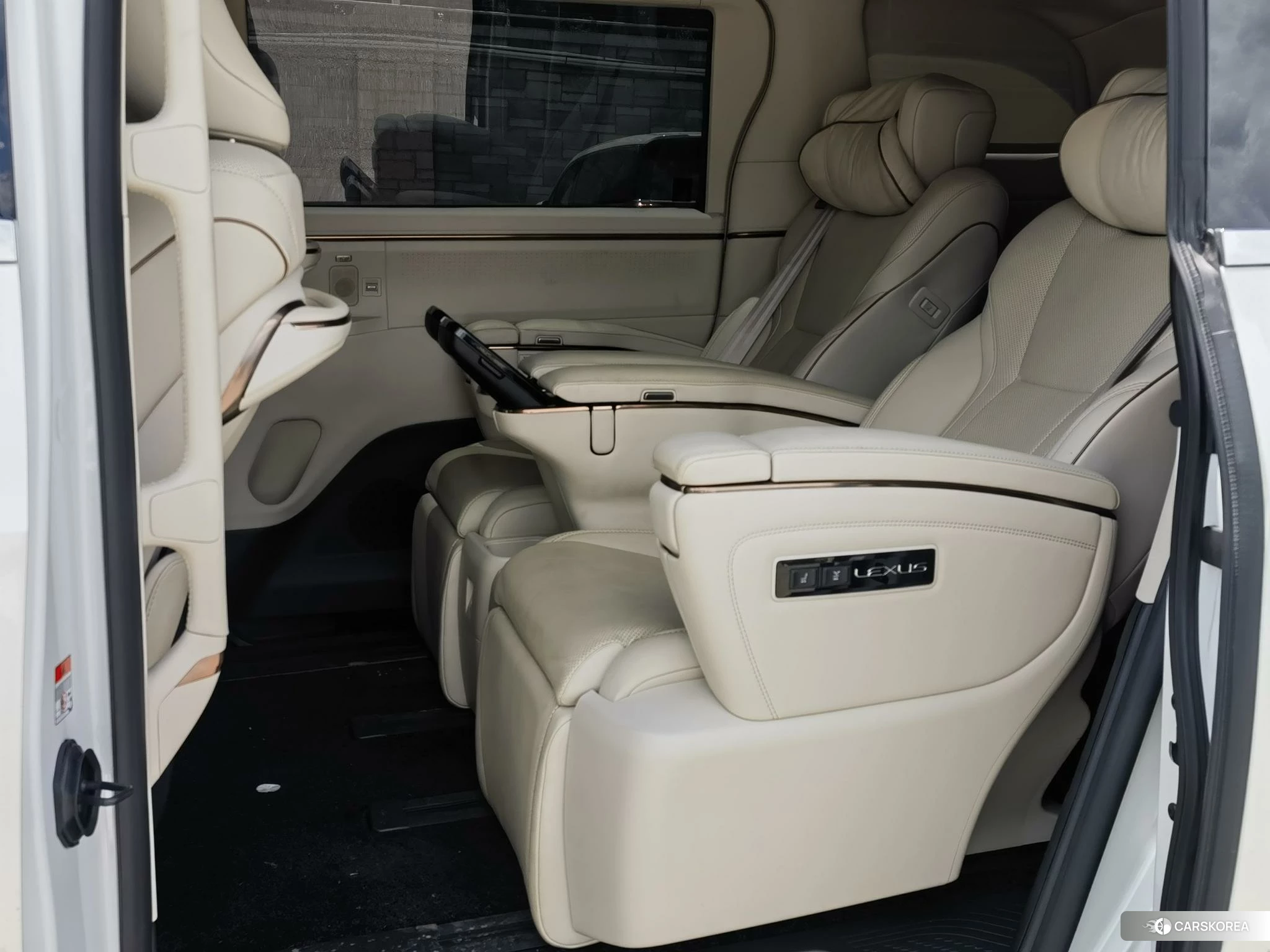 Lexus LM 2025 Белый из Китая, фото 2