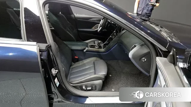 BMW 8 Series (G15) 2020 Черный из Кореи, фото 2