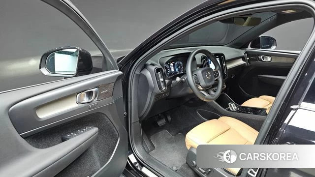 Volvo XC40 2019 Черный из Кореи, фото 2