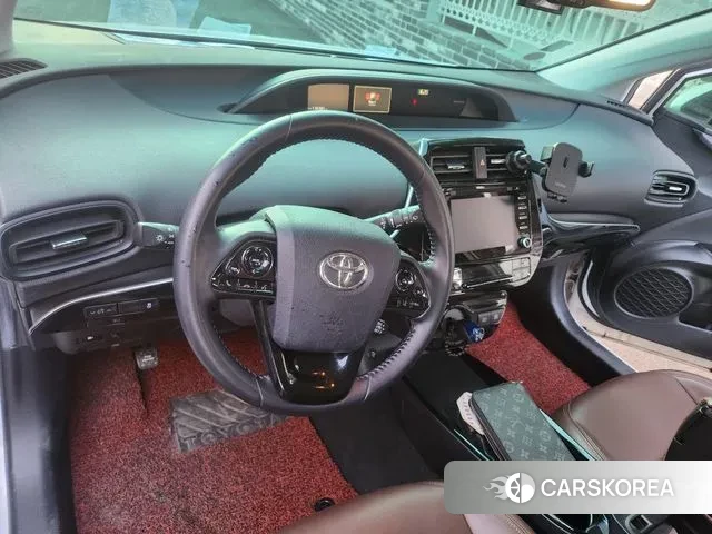 Toyota Prius 4th Generation 2021 Белый из Кореи, фото 2
