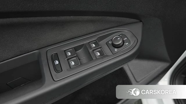 Volkswagen Golf 8th Generation 2023 Белый из Кореи, фото 2