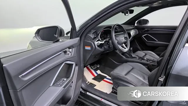 Audi Q3 (F3) 2023 Серый из Кореи, фото 2