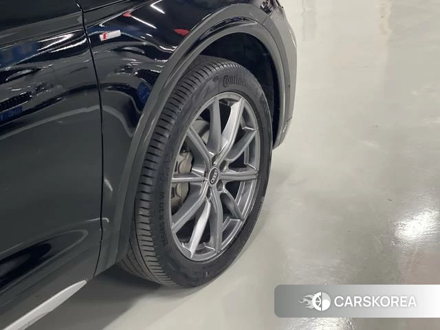 Audi Q5L 2021 Черный из Китая, фото 2