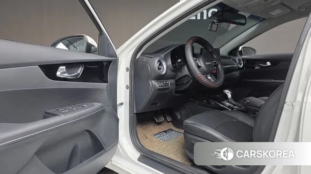 Kia The New K3 2nd generation 2023 Белый из Кореи, фото 2