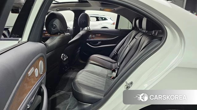 Mercedes-Benz E-Class W213 2019 Белый из Кореи, фото 2