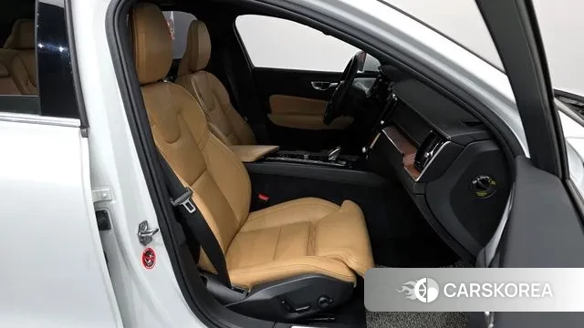 Volvo S60 3rd generation 2021 Белый из Кореи, фото 2