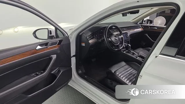 Volkswagen Passat GT (B8) 2018 Белый из Кореи, фото 2