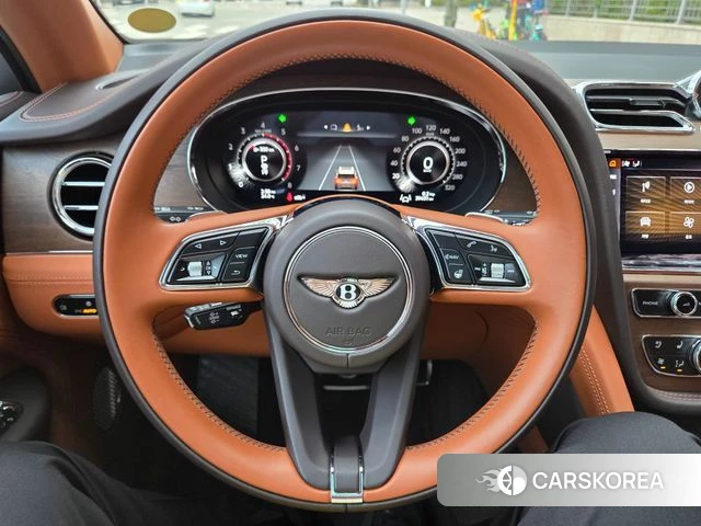Bentley Bentayga 2024 Жемчужный цвет из Кореи, фото 2