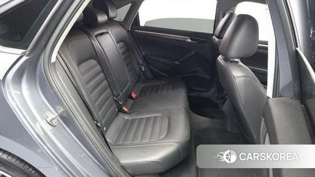 Volkswagen The New Passat 2018 Серебристо-серый из Кореи, фото 2