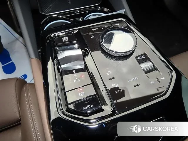 BMW 5 Series (G60) 2025 Серебристо-серый из Кореи, фото 2