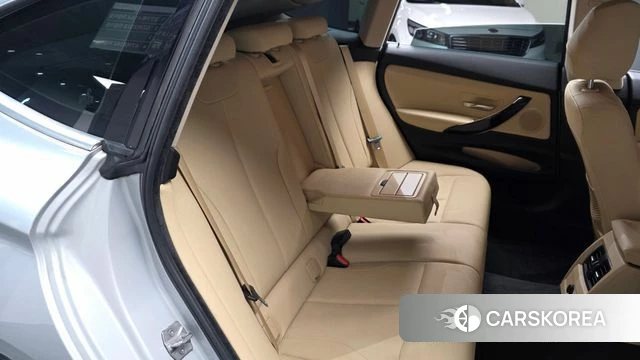 BMW 3 Series GT (F34) 2020 Серебристо-серый из Кореи, фото 2