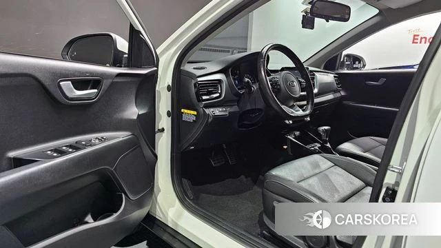 Kia Stonic 2018 Белый из Кореи, фото 2