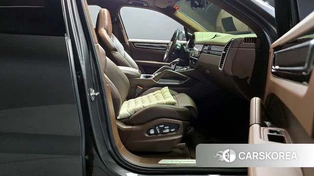 Porsche Cayenne (PO536) 2021 Серебристо-серый из Кореи, фото 2