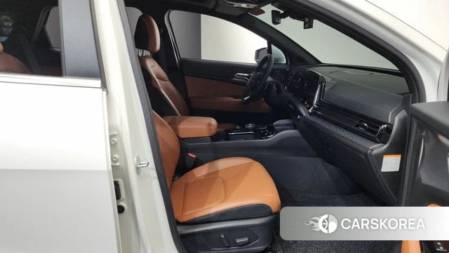 Kia Sportage 5th Generation Hybrid 2023 Белый из Кореи, фото 2