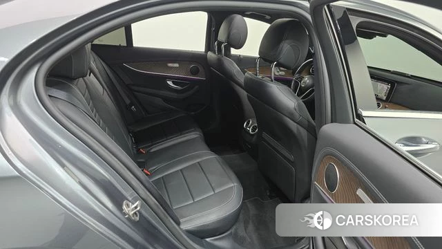 Mercedes-Benz E-Class W213 2022 Серый из Кореи, фото 2