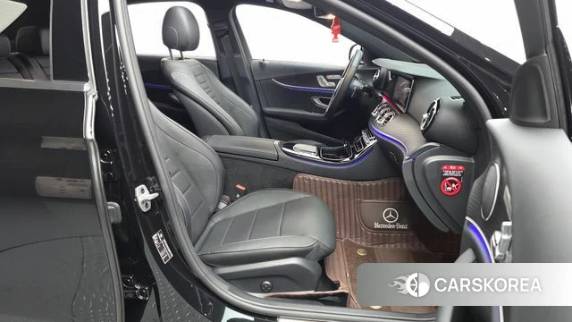 Mercedes-Benz E-Class W213 2023 Черный из Кореи, фото 2