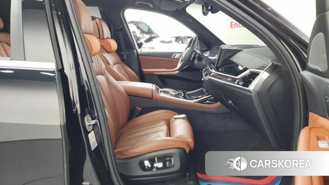 BMW X7 (G07) 2024 Черный из Кореи, фото 2