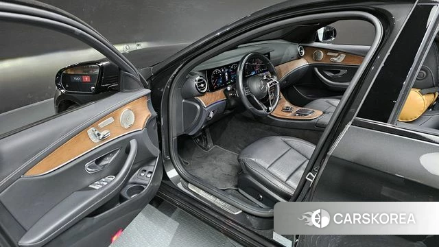Mercedes-Benz E-Class W213 2021 Серый из Кореи, фото 2