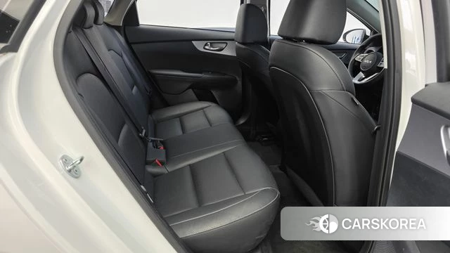 Kia The New K3 2nd generation 2023 Белый из Кореи, фото 2