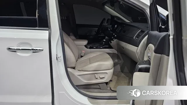 Kia The New Carnival 2018 Белый из Кореи, фото 2