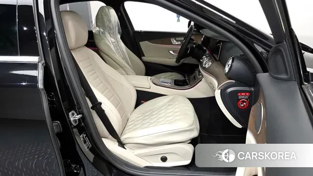 Mercedes-Benz E-Class W213 2021 Черный из Кореи, фото 2