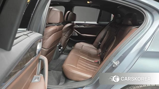 BMW 5 Series (G30) 2018 Светло-серебряный цвет из Кореи, фото 2