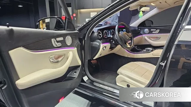 Mercedes-Benz E-Class W213 2018 Черный из Кореи, фото 2