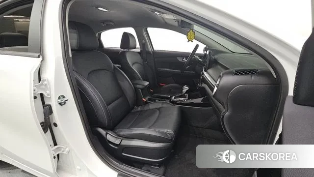 Kia The New K3 2nd generation 2023 Белый из Кореи, фото 2