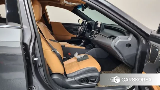 Lexus ES300h 7th generation 2022 Серый из Кореи, фото 2