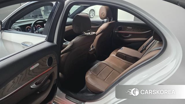 Mercedes-Benz E-Class W213 2021 Белый из Кореи, фото 2