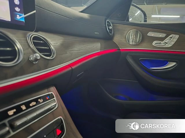 Mercedes-Benz E-Class W213 2023 Черный из Кореи, фото 2