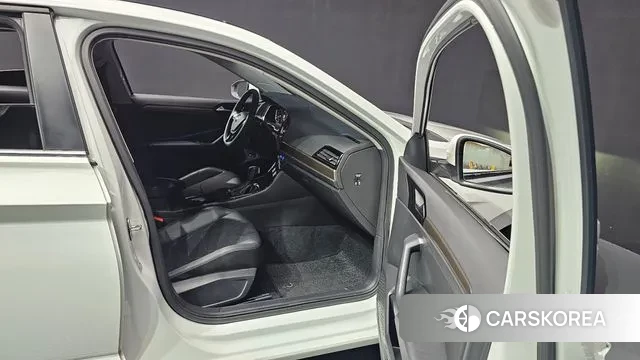 Volkswagen 7th Generation of Jetta 2021 Белый из Кореи, фото 2