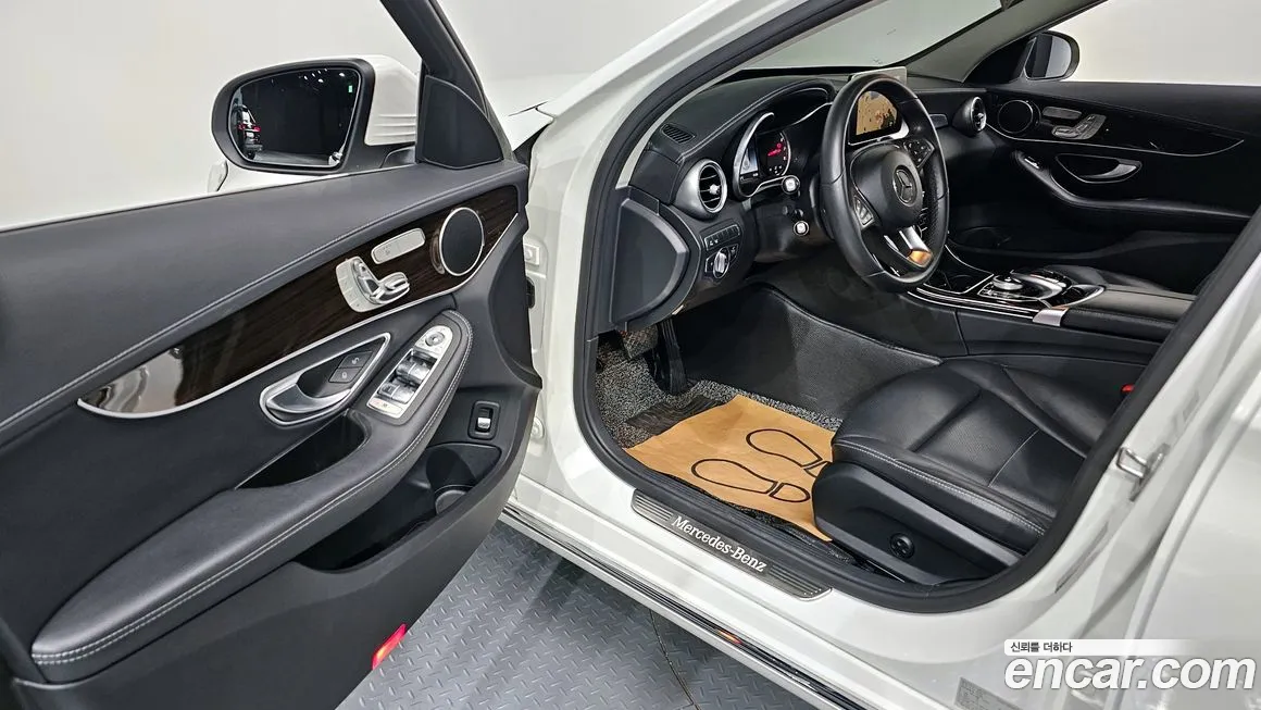 Mercedes-Benz C-Class W205 2018 Белый из Кореи, фото 2