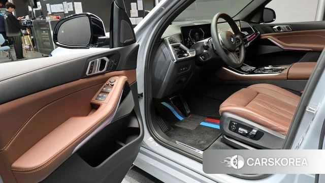 BMW X5 (G05) 2025 Серебристо-серый из Кореи, фото 2