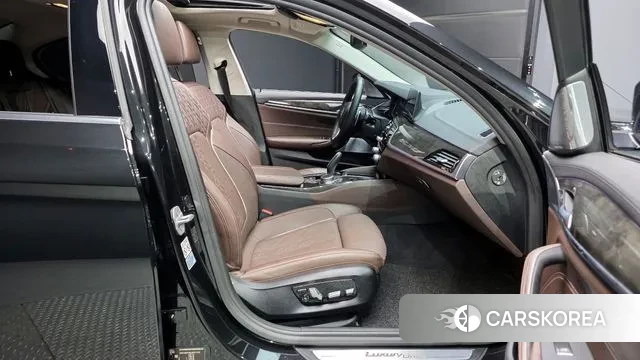 BMW 5 Series (G30) 2018 Черный из Кореи, фото 2