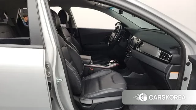 Kia Niro EV 2021 Серебряный из Кореи, фото 2