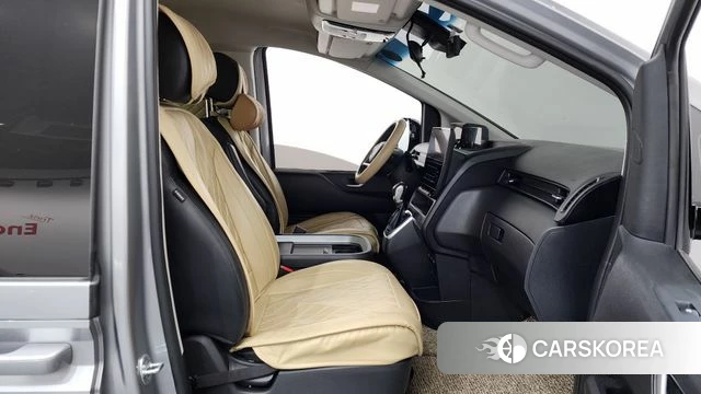 Hyundai Staria 2022 Серебристо-серый из Кореи, фото 2