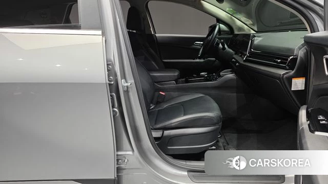 Kia Sportage 5th Generation Hybrid 2023 Серебристо-серый из Кореи, фото 2