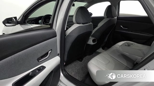 Hyundai Avante (CN7) 2021 Серебристо-серый из Кореи, фото 2